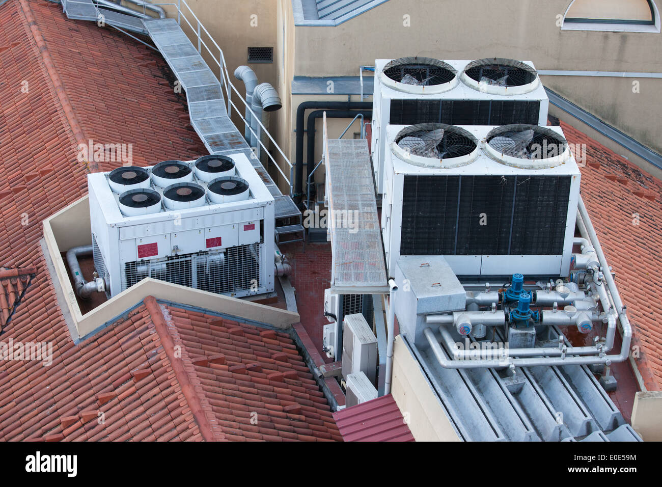 Rooftop air conditioner hires stock photography and images Alamy