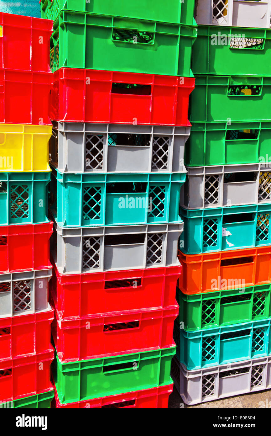 Coloured boxes from plastic wait for her evacuation. Logistics and packaging, Bunte Kisten aus Plastik warten auf ihren Abtransp Stock Photo