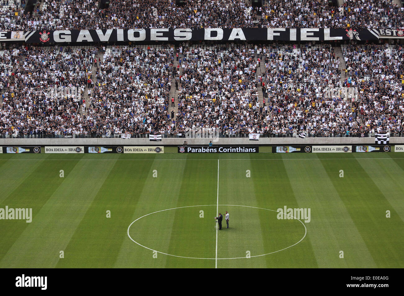 Sao Paulo, Brazil. 10th May, 2014. People attend a test event for the opening game of FIFA World Cup Brazil 2014, at Arena de Sao Paulo stadium, in Sao Paulo, Brazil, on May 10, 2014. Credit:  Rahel Patrasso/Xinhua/Alamy Live News Stock Photo