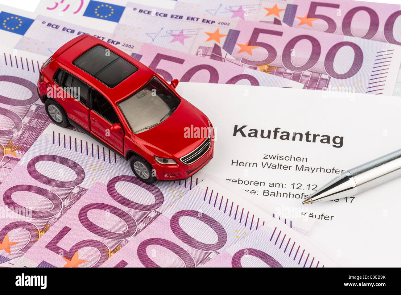 A bill of sale for an autopurchase with the car dealer. New carriages and used cars, Ein Kaufvertrag fuer einen Autokauf beim Au Stock Photo