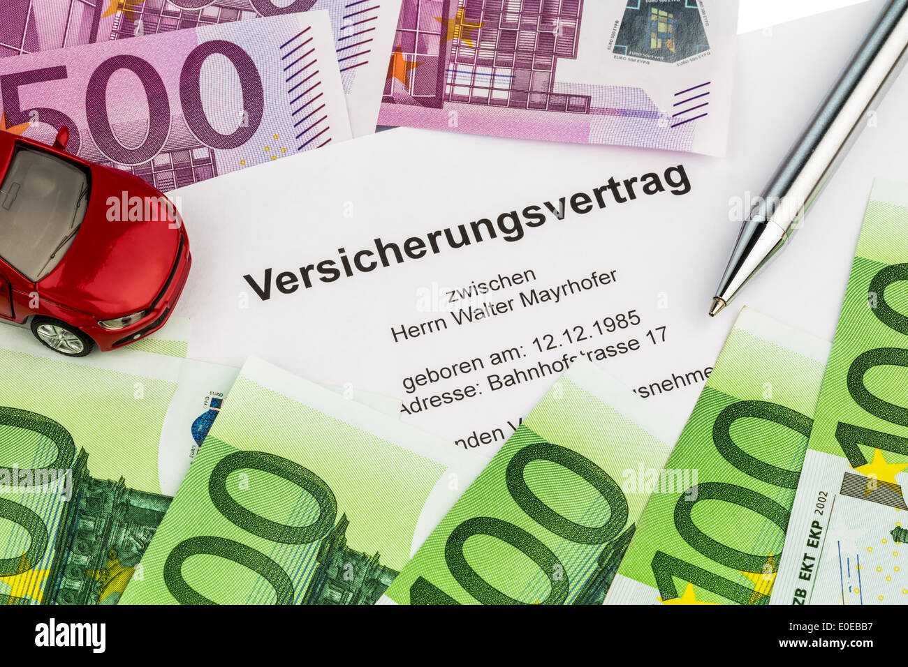 The contract of insurance for a new car. Choice between Kasko and liability insurance, Der Versicherungsvertrag fuer ein neues A Stock Photo