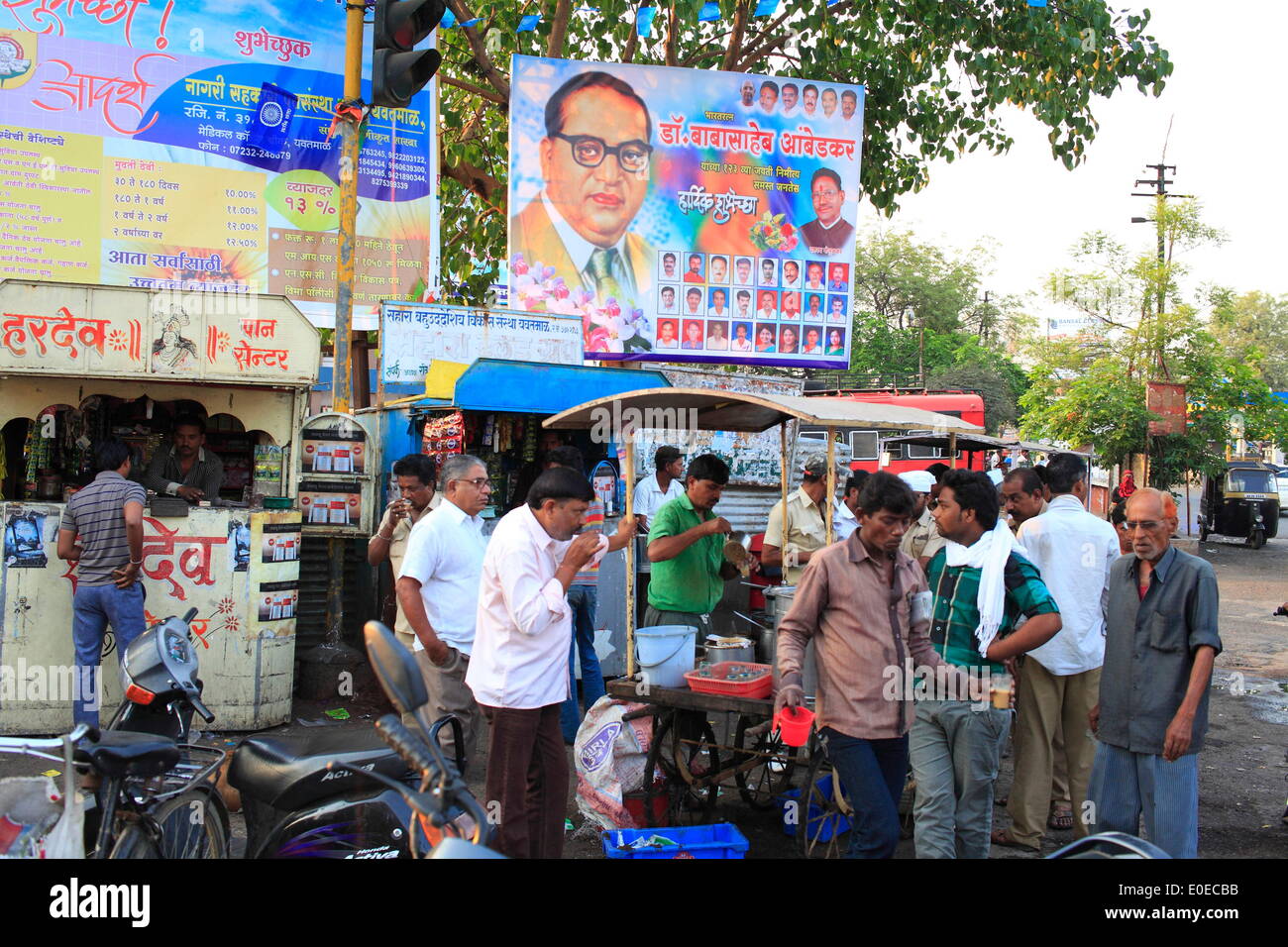 Yavatmal, Maharashtra, India. 16th Apr, 2014. Posters put up by Political Parties in praise of Dalit (lower caste) leaders like Dr. Babasaheb Ambedkar & Jyotiba Phule are intended to woo the Dalit & lower caste voters which play a significant role because of their large numbers. © Subhash Sharma/ZUMA Wire/ZUMAPRESS.com/Alamy Live News Stock Photo