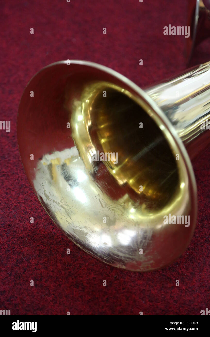 Old trumpet hi-res stock photography and images - Alamy