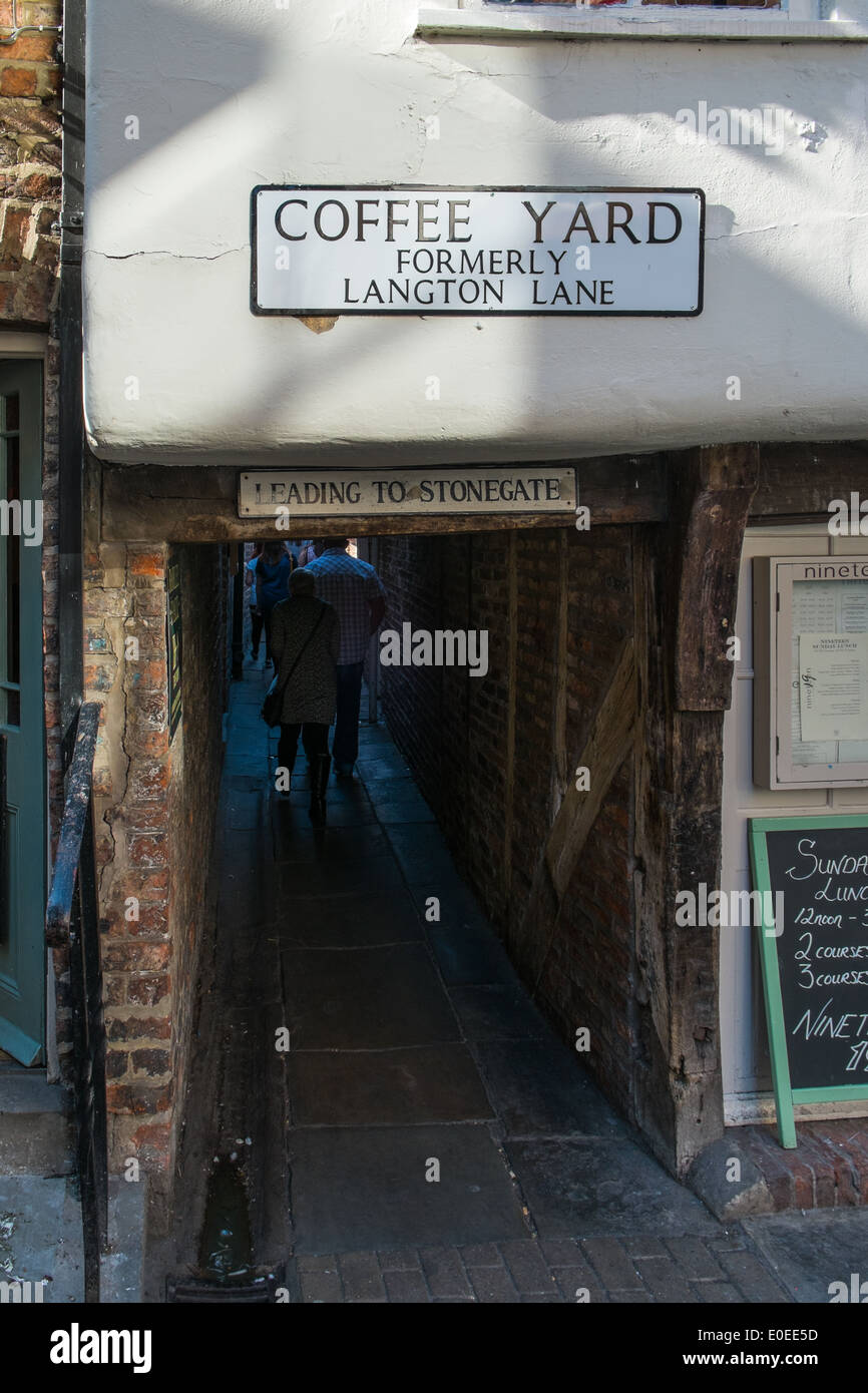 Narrow Alley Known as "Coffee Yard" in York City Centre Stock Photo Alamy