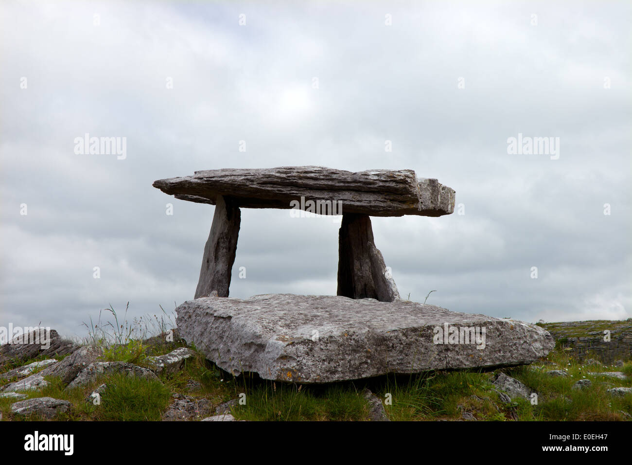 Ancient megalithic stone tomb at Poulnabrone in the Burren, Ireland Stock Photo
