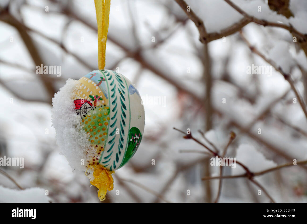 eggs in snow - weathercapriole during easter Stock Photo