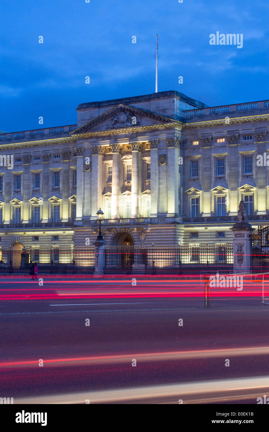 Buckingham Palace at night with traffic passing twilight dusk evening sunset London England UK Stock Photo