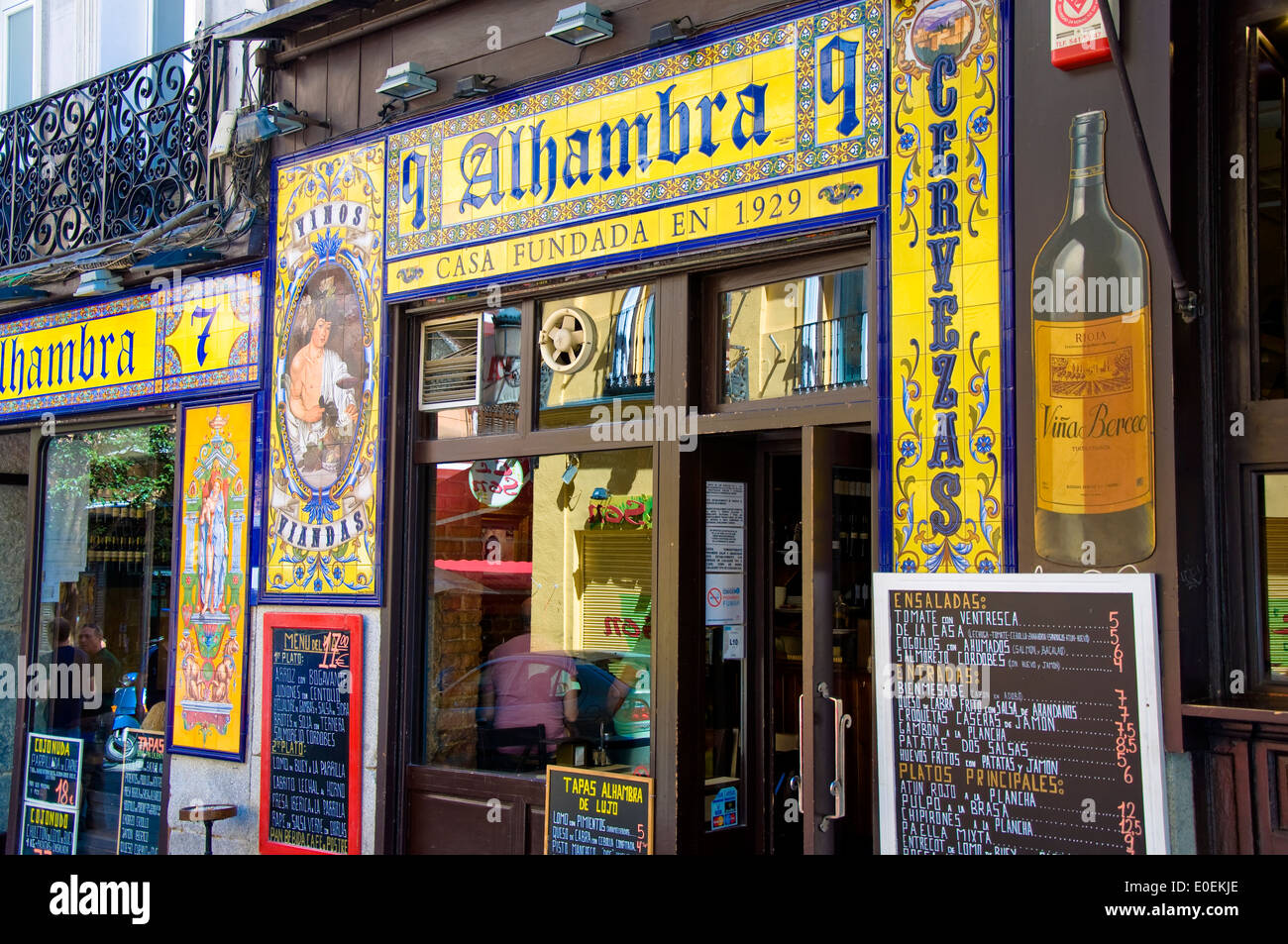 Tapas bars hi-res stock photography and images - Alamy