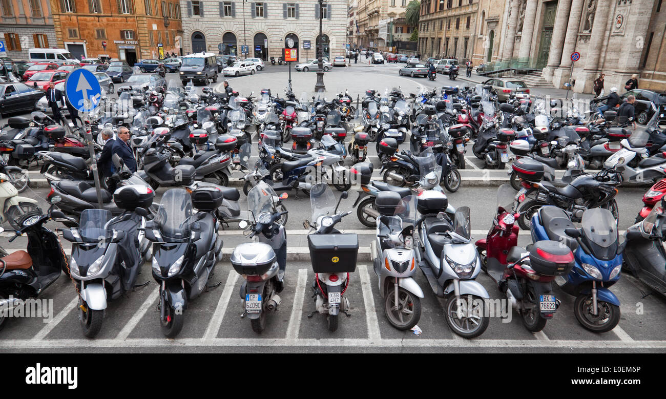 Motorroller, Rom, Italien - Scooters, Rome, Italy Stock Photo