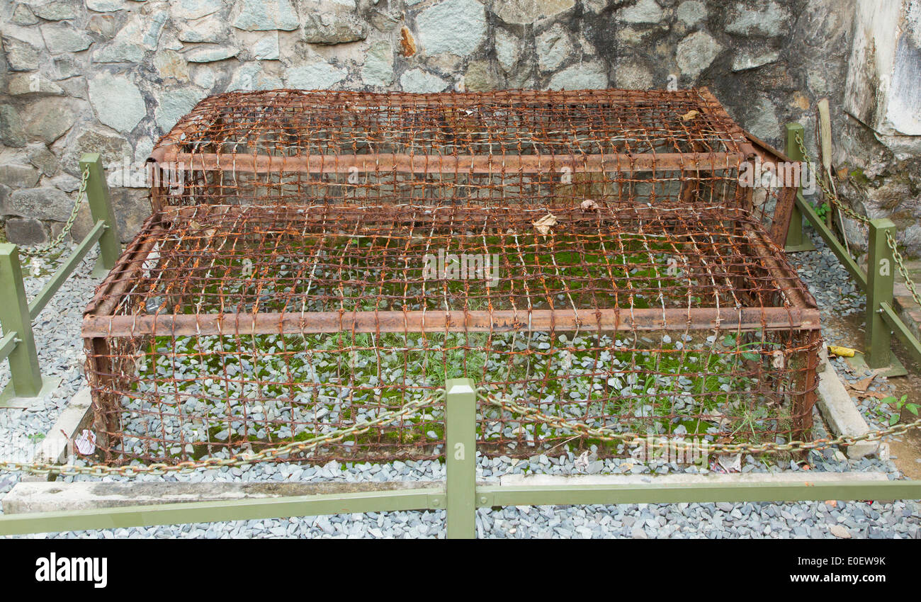 Old tiger cage hires stock photography and images Alamy