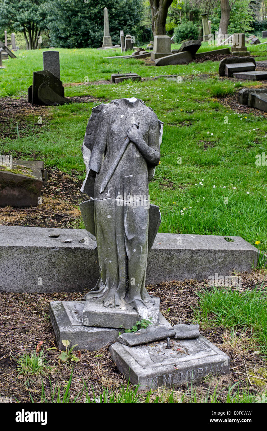 The remains of a broken monument in Dalry Cemetery, Edinburgh, Scotland, UK. Stock Photo