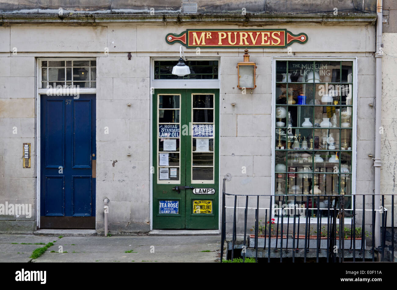 Mr Purves' Lamp Emporium in St Stephen Street, Edinburgh Stock Photo