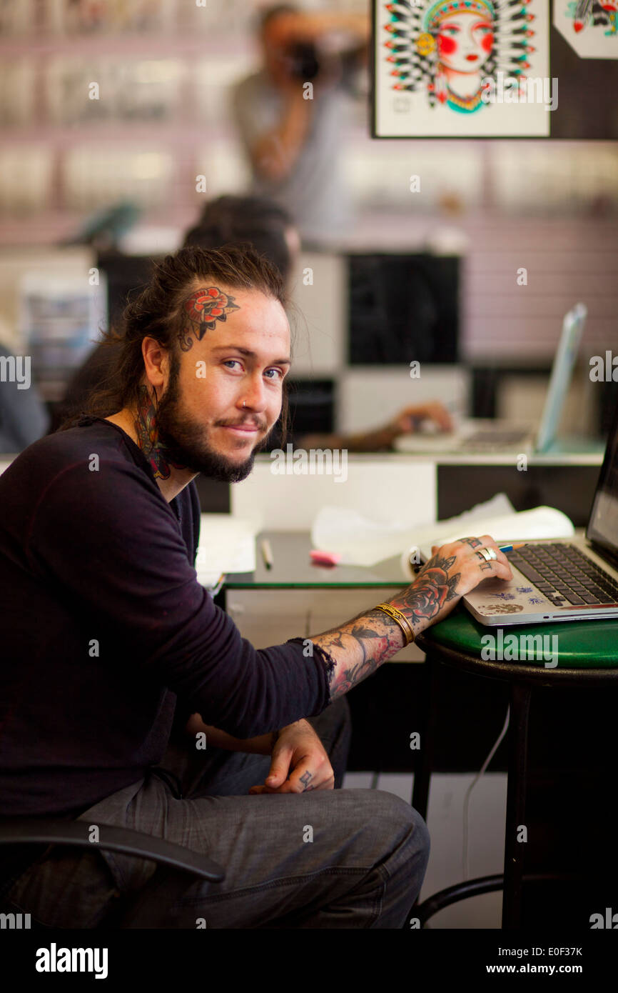 Los angeles tattoo artist hi-res stock photography and images - Alamy