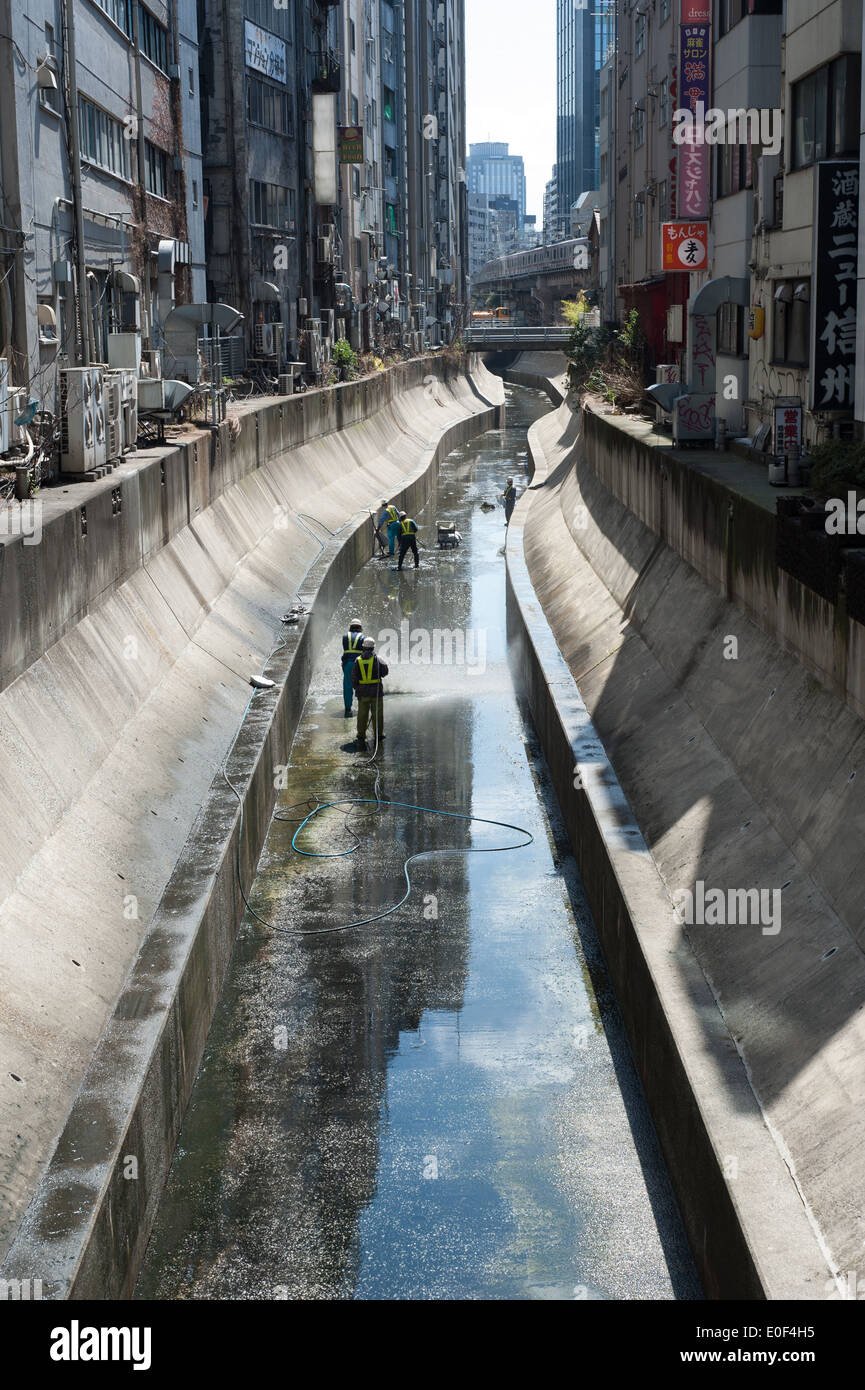 Water duct cleaning in Tokyo, Japan Stock Photo