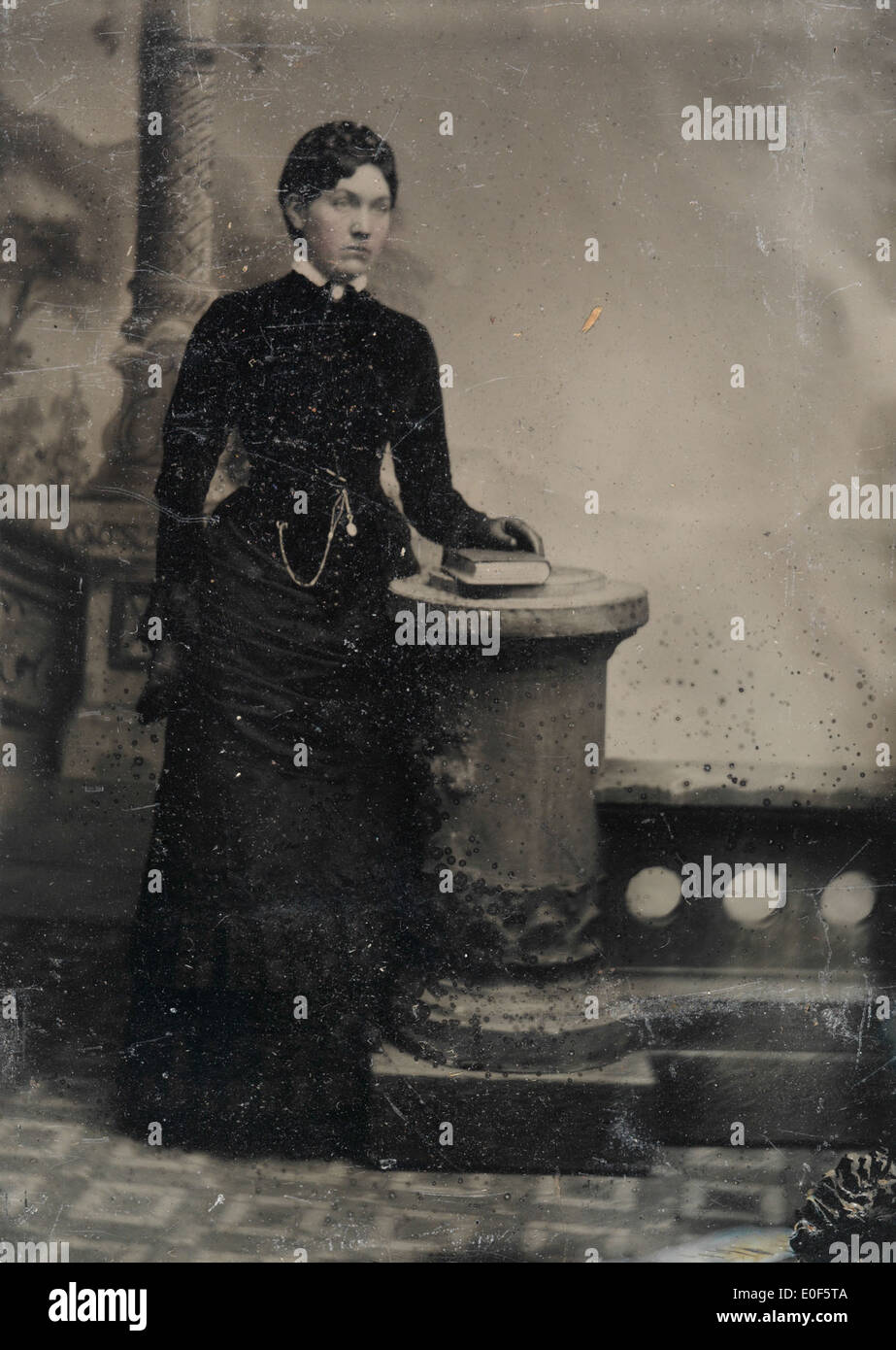 Image woman standing captured hi-res stock photography and images - Alamy