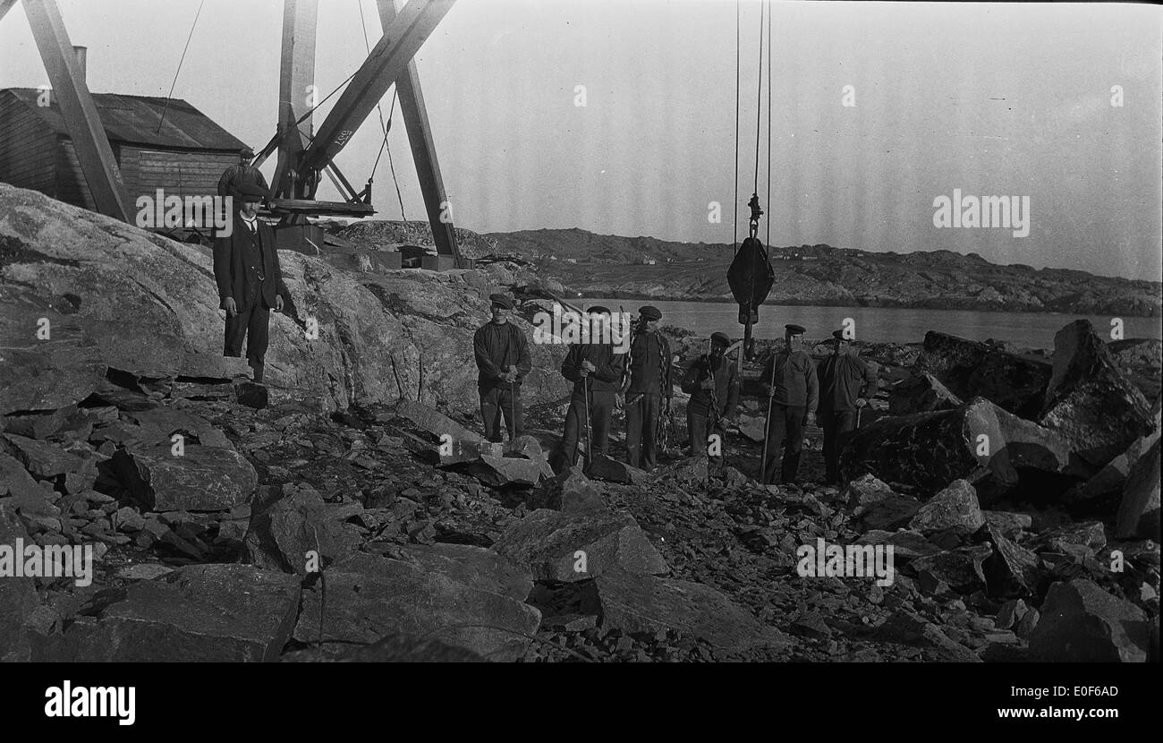 Foreman and workers at the Hemnes mole, Karmøy. 1915. Stock Photo