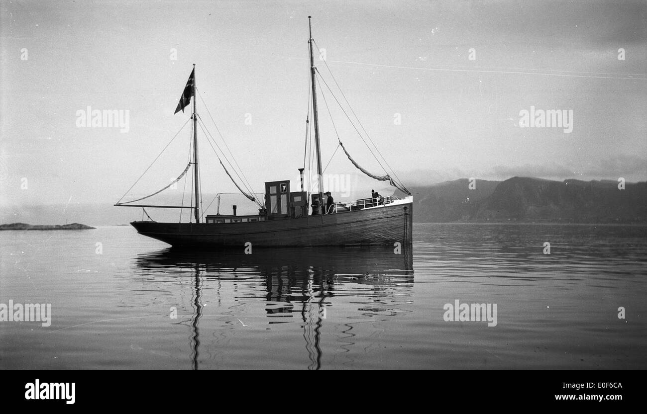The boat 'Svanen' at Bø, Leinøya, 1922. Stock Photo