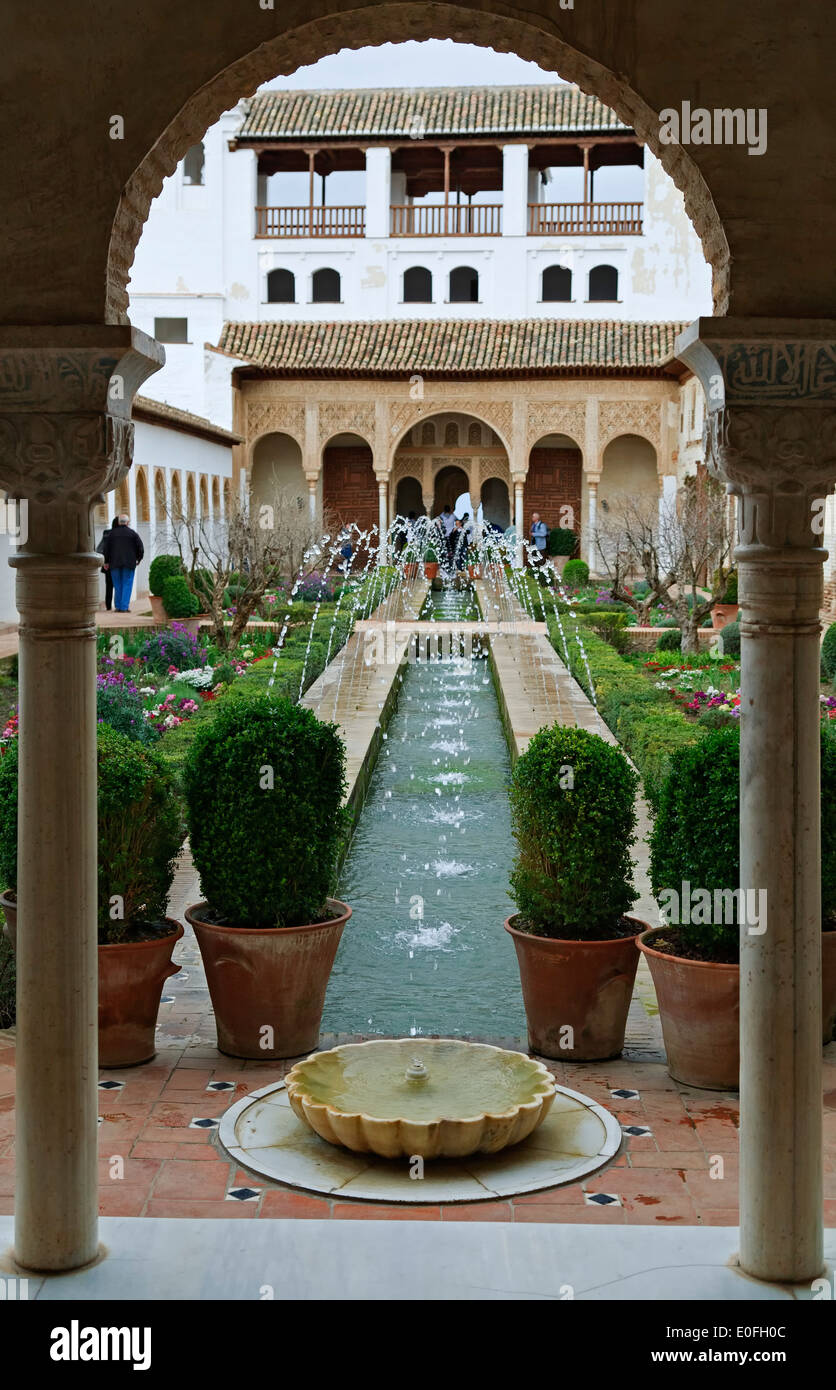 Arch, courtyard pool and fountains, El Generalife, The Alhambra, Granada, Spain Stock Photo
