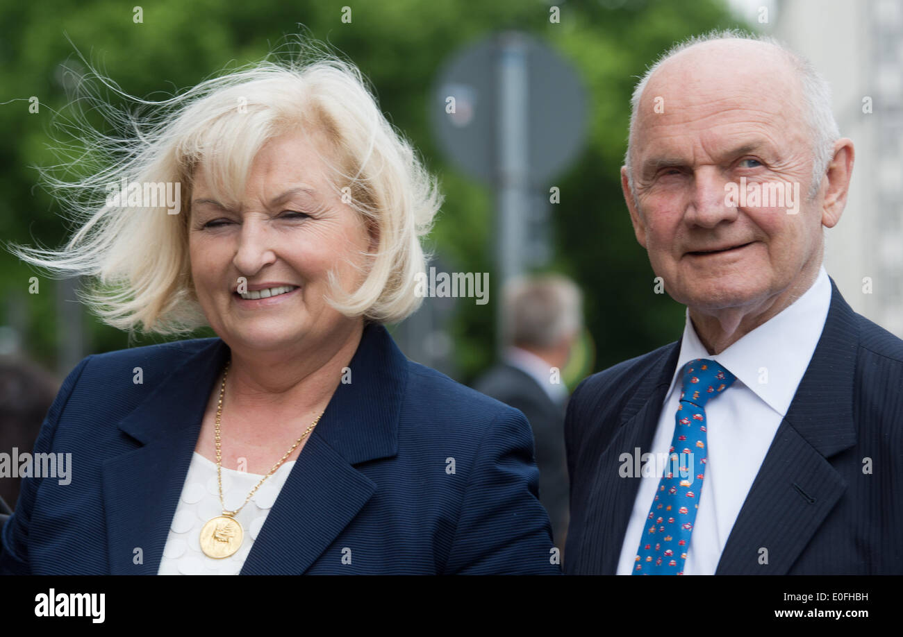 Chairman of the supervisory board of Volkswagen Group, Ferdinand Piech, and his wife, member of the supervisory board of Volkswagen Group Ursula Piech, arrive for a reception at the New City Hall in Hanover, Germany, 12 May 2014. The married couple Piech signed the Golden Book of Hanover. Photo: Julian Stratenschulte/dpa Stock Photo