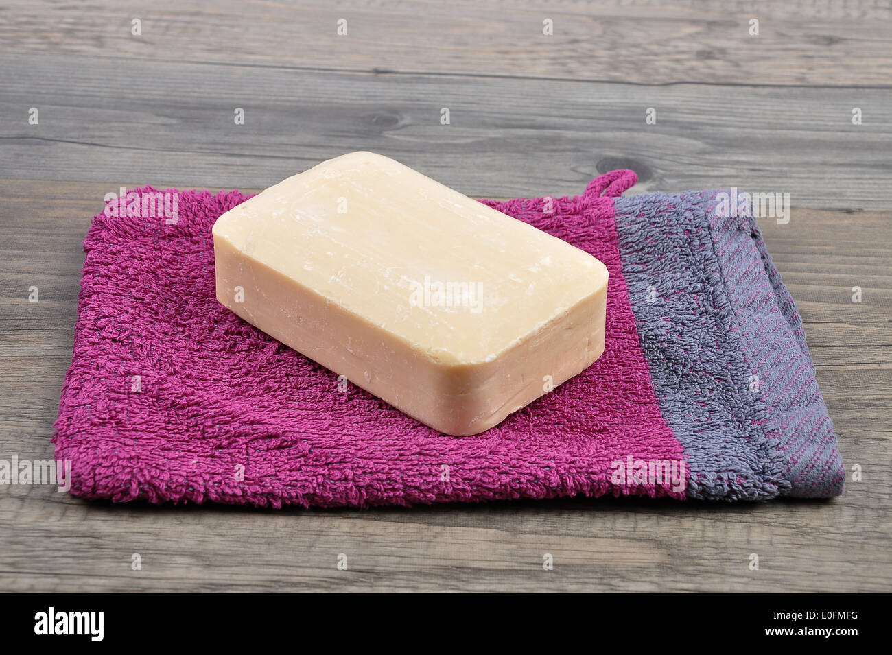 Washing utensils Stock Photo Alamy