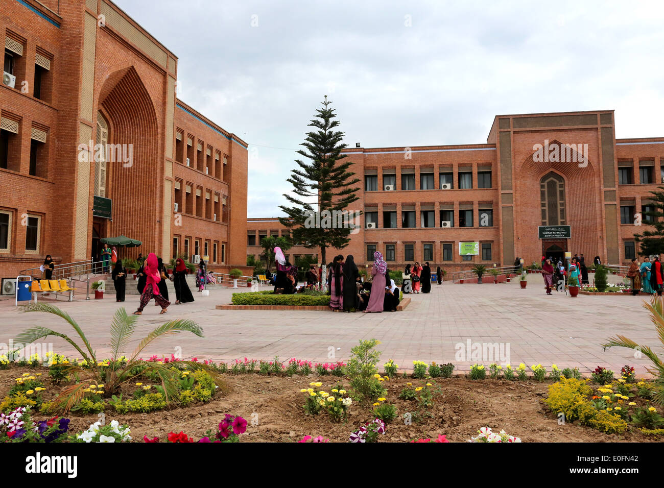 Students of the International Islamic University, Female Campus premises, Islamabad, Pakistan Stock Photo