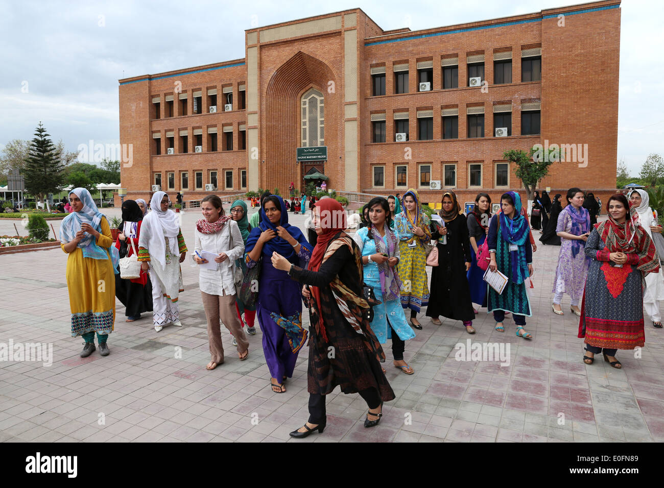 Students and Teachers of the International Islamic University, Female Campus premises, Islamabad, Pakistan Stock Photo