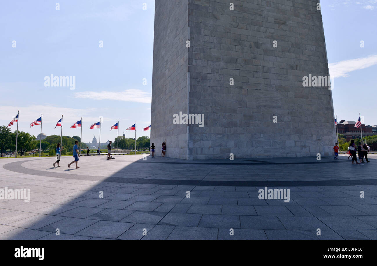Washington, DC, USA. 12th May, 2014. Visitors view the Washington Monument after a reopening ceremony, in Washington, DC, the United States, on May 12, 2014. The iconic Washington Monument in this American national capital on Monday reopened on completion of 32-month repairs with a cost of 15 million U.S. dollars. Credit:  Yin Bogu/Xinhua/Alamy Live News Stock Photo