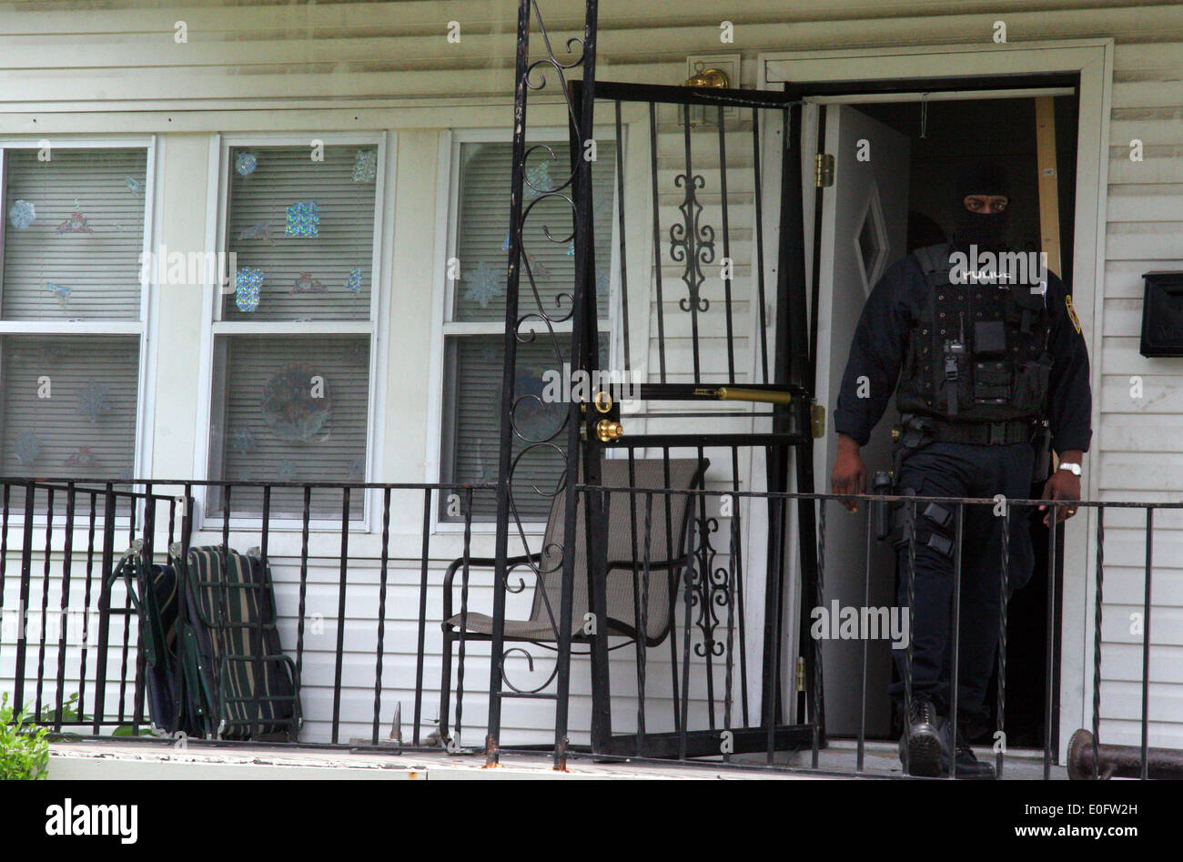 Detroit Police Narc - Narcotic officer - walking out of a house after a drug raid in Detroit, Michigan, USA Stock Photo