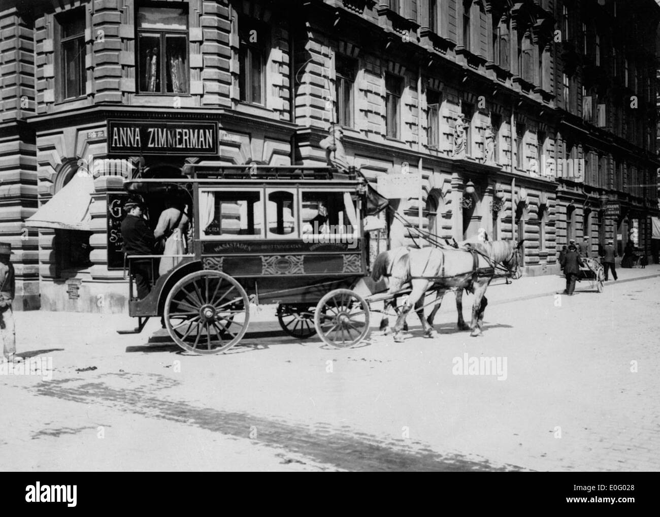 Horse drawn bus hi-res stock photography and images - Alamy