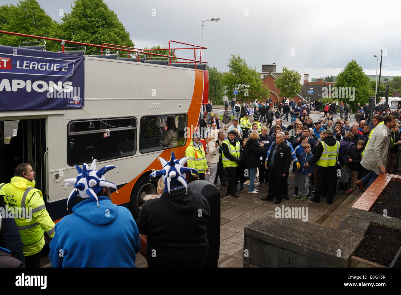 Chesterfield, UK. 12th May, 2014. Chesterfield F.C. football team, league 2 champions, open top bus parade and civic reception at Chesterfield town hall, UK. Monday 12th May 2014 Stock Photo