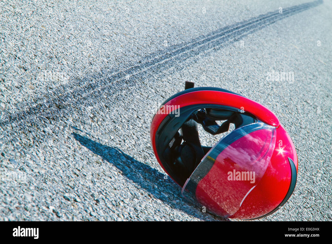 An accident by motorcycle. Traffic accident with skid mark on street. Symbolic photo., Ein Unfall mit Motorrad. Verkehrsunfall m Stock Photo