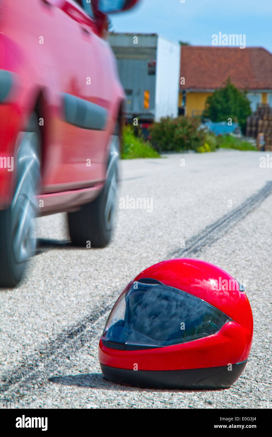 An accident by motorcycle. Traffic accident with skid mark on street. Symbolic photo., Ein Unfall mit Motorrad. Verkehrsunfall m Stock Photo