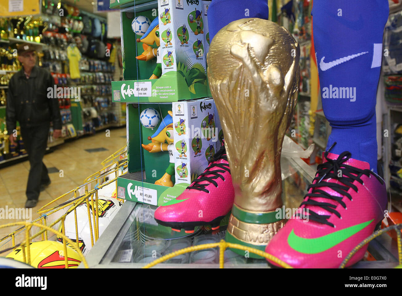 Sao Paulo, Sao Paulo in Brazil. 12th May, 2014. Figures of Fuleco, the official FIFA World Cup mascot, are displayed in a store in Sao Paulo in Brazil, on May 12, 2014. Sao Paulo will host the opening game of FIFA World Cup when Brazil faces Croatia on June 12. © Rahel Patrasso/Xinhua/Alamy Live News Stock Photo