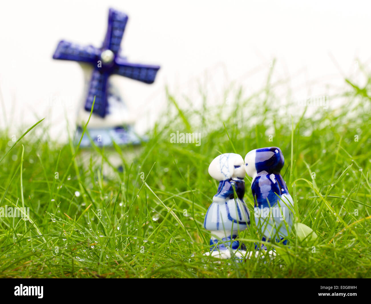 Blue delft porcelain windmill hi-res stock photography and images - Alamy