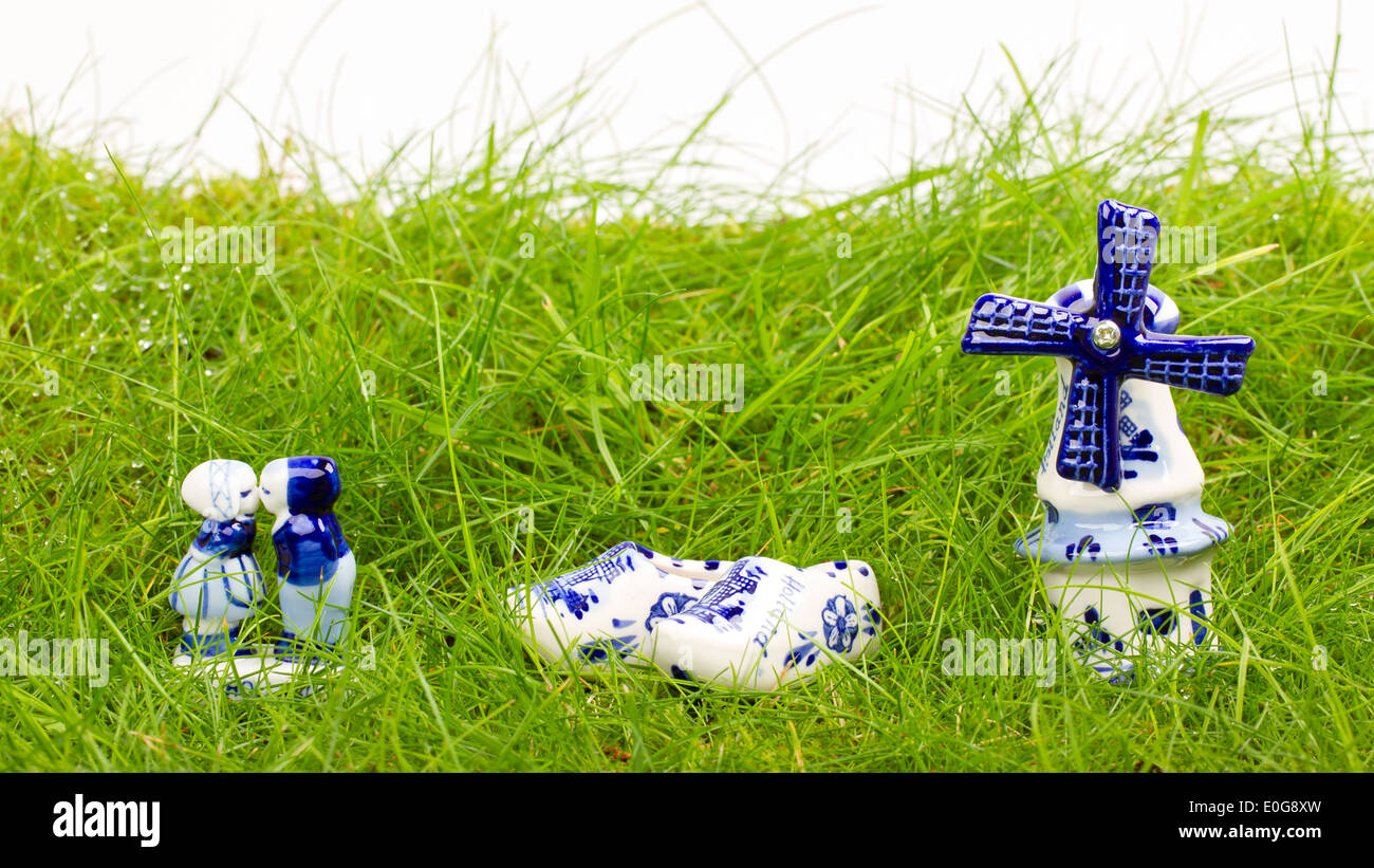 Blue delft porcelain windmill hi-res stock photography and images - Alamy