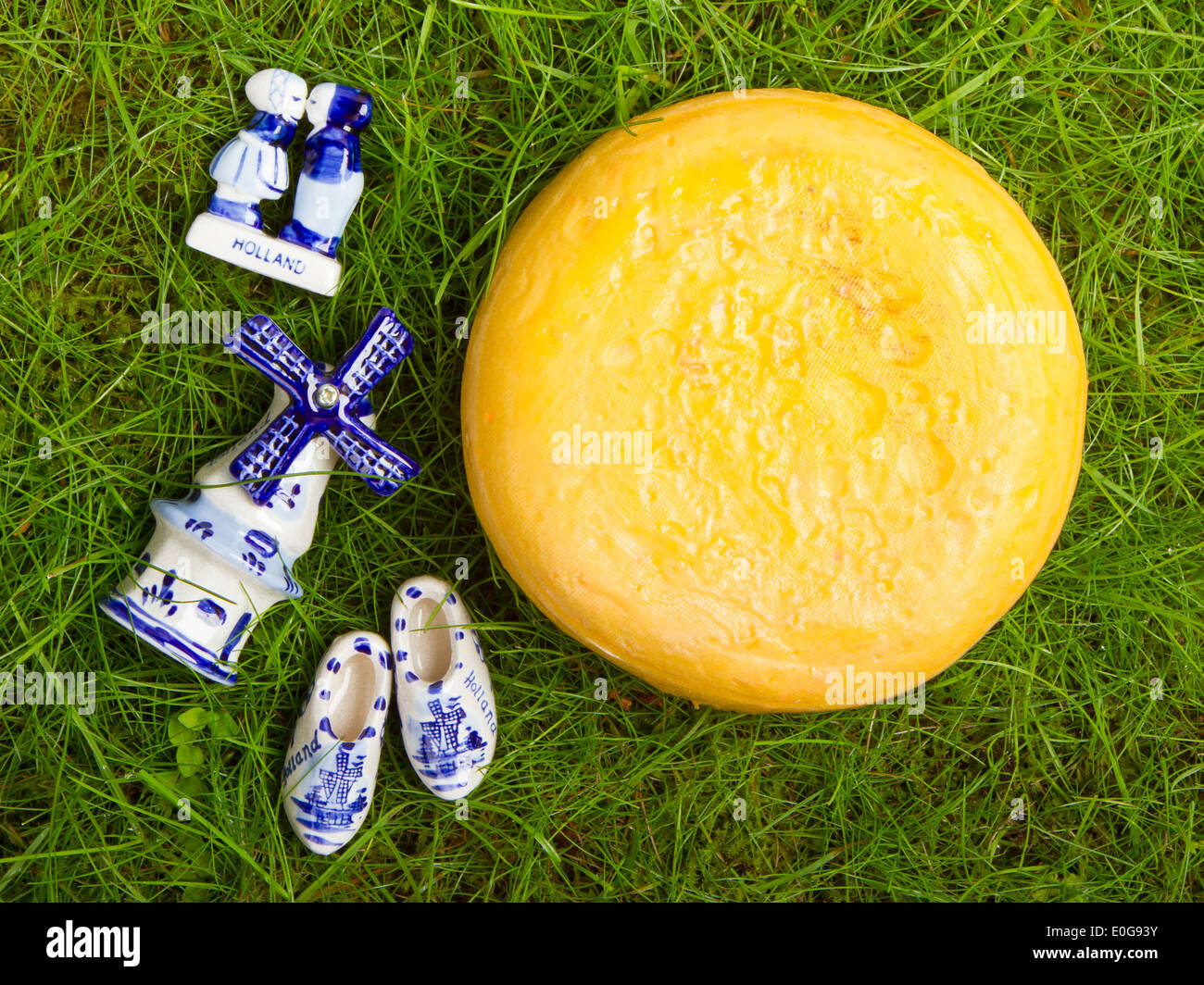 Blue delft porcelain windmill hi-res stock photography and images - Alamy