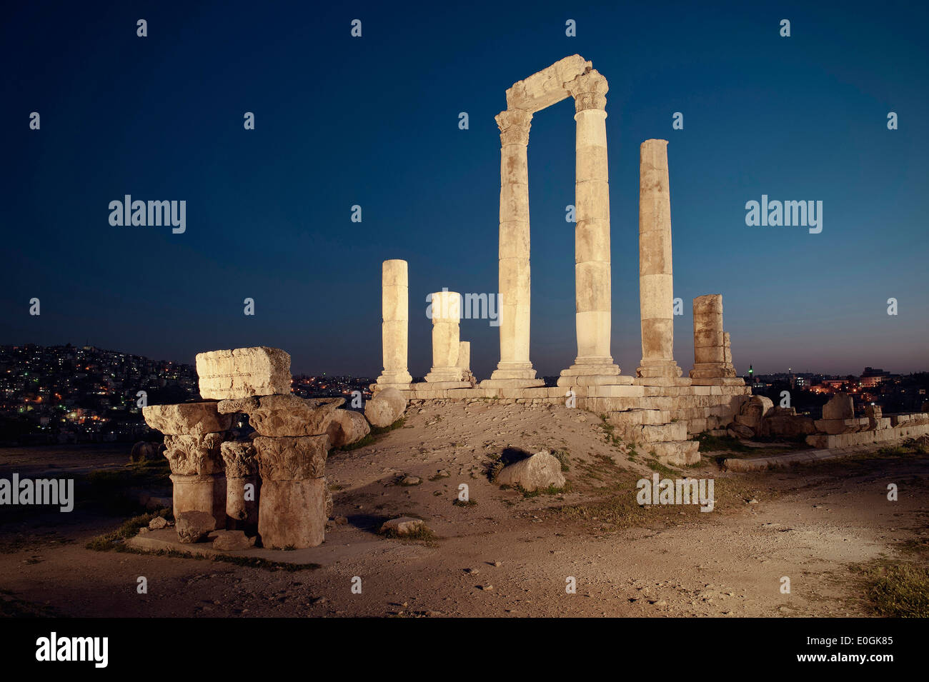 Ruins of roman hercules temple at night, Amman, Jordan, Middle East, Asia Stock Photo
