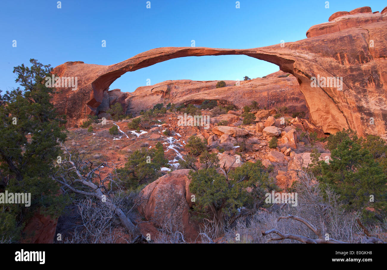 Sunrise at Landscape Arch, Devils Garden, Arches National Park, Utah, USA,  America Stock Photo - Alamy