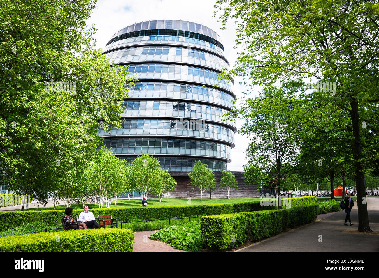 City Hall seen from Potters Fields Gardens Stock Photo Alamy