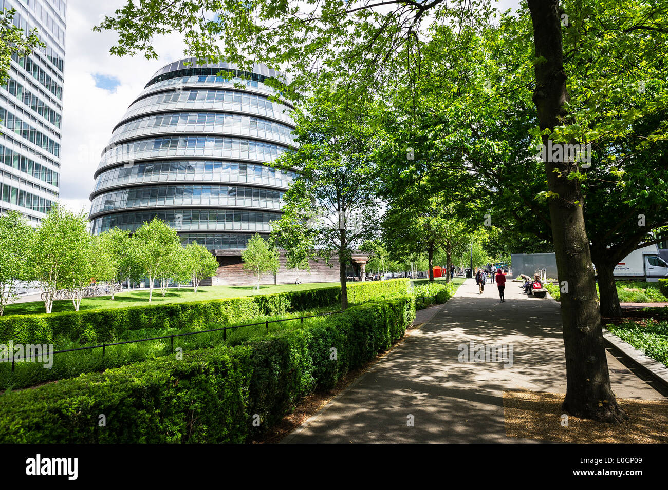 City Hall seen from Potters Fields Gardens Stock Photo Alamy