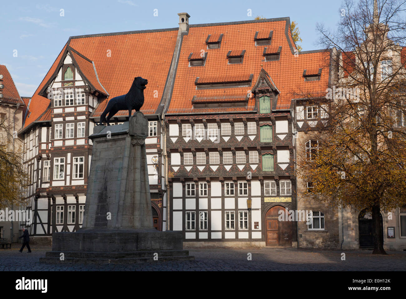 Old town square, Burgplatz with Henry the Lion sculpture and half-timbered house, Huneborstelsches Haus, Brunswick, Lower Saxony Stock Photo