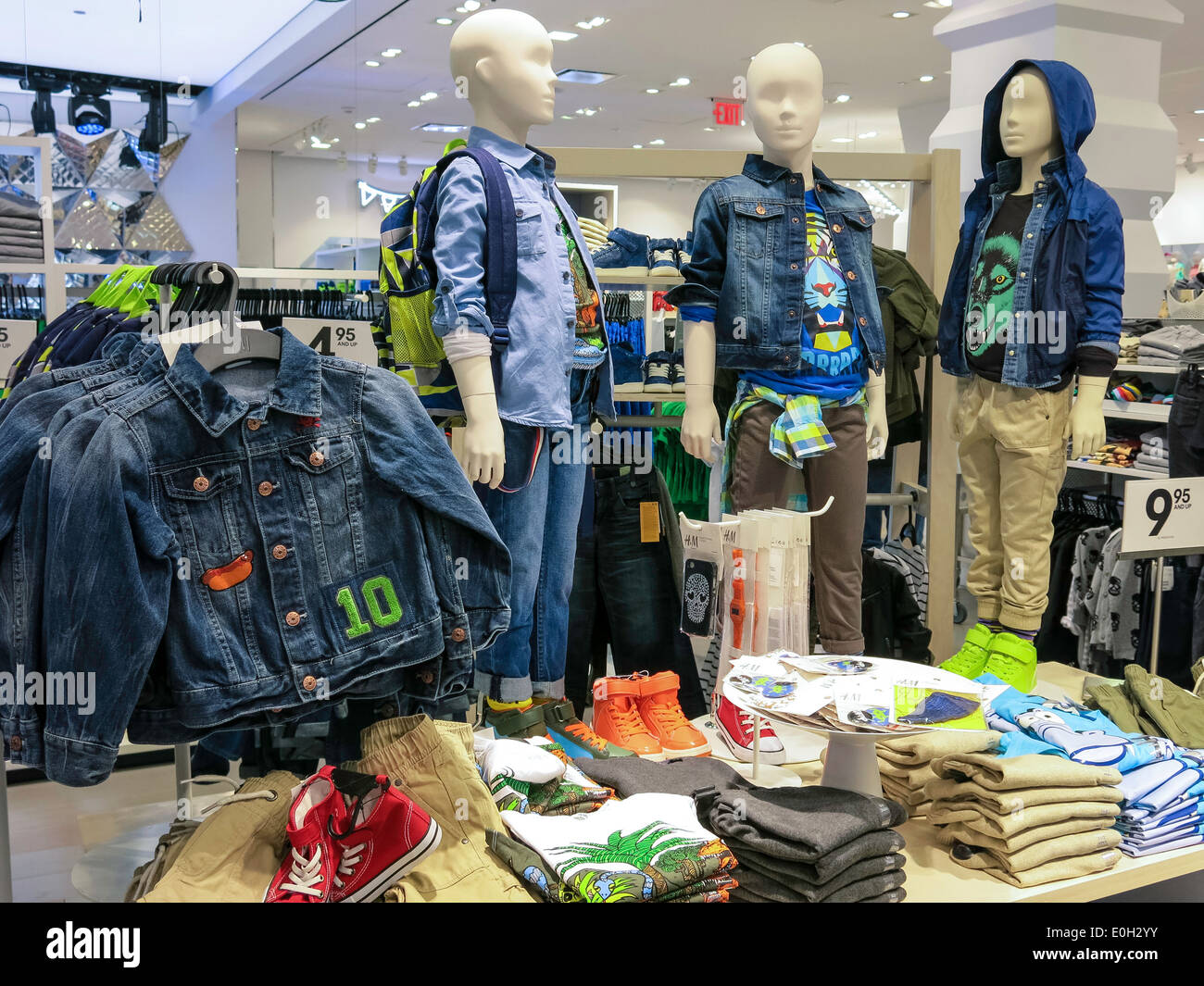 Childrens clothing store display hi-res stock photography and images - Page  2 - Alamy