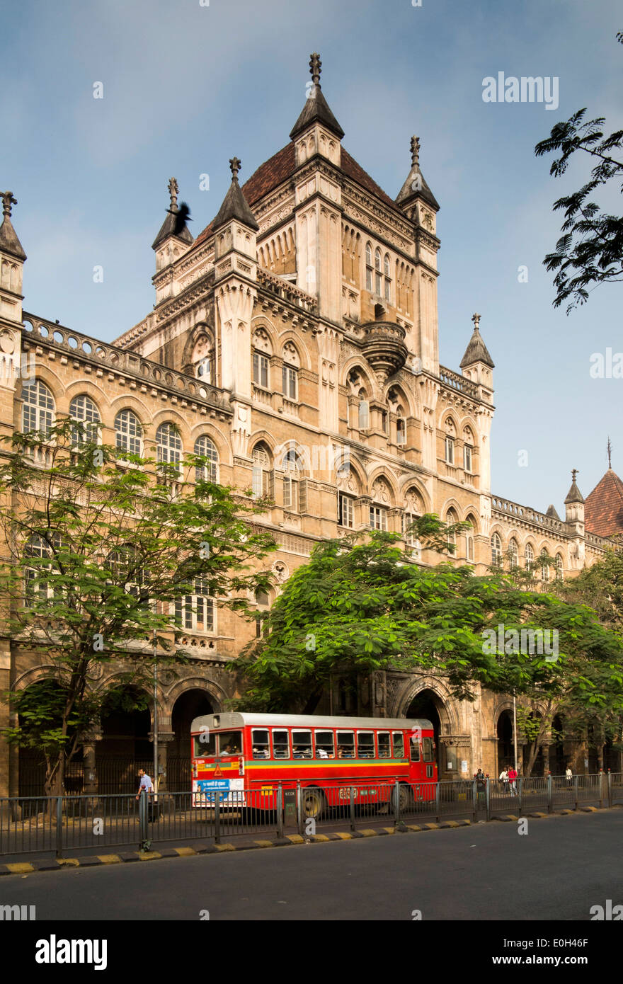 India, Mumbai, MG Road, single decker bus passing Elphinstone College, of Bombay University Stock Photo