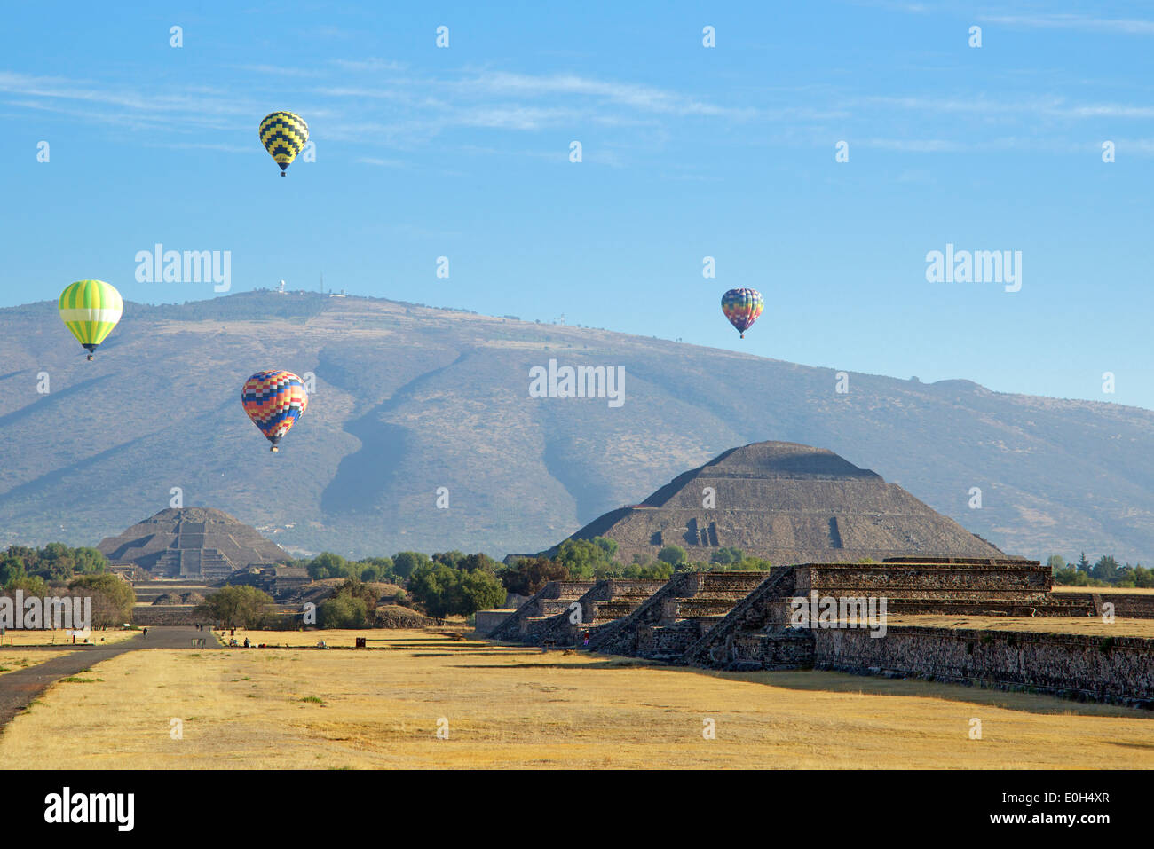 hot air balloons Teotihuacan Mexico Stock Photo Alamy