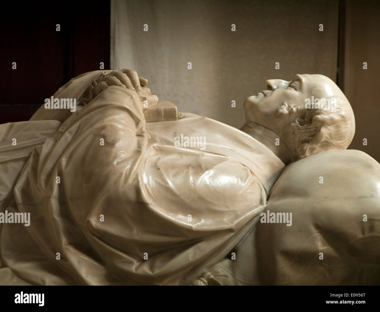 India, Mumbai, St Thomas Cathedral, marble effigy memorial to Right Revd Thomas Carr, first Bishop of Bombay, died 1859 Stock Photo