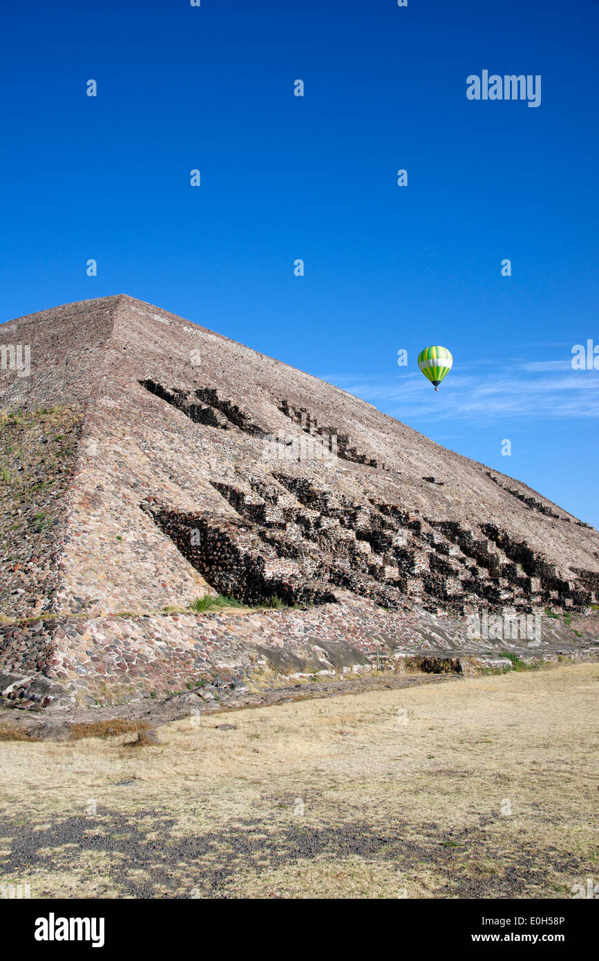 Pyramid of the Sun with hot air balloon Teotihuacan Mexico Stock Photo