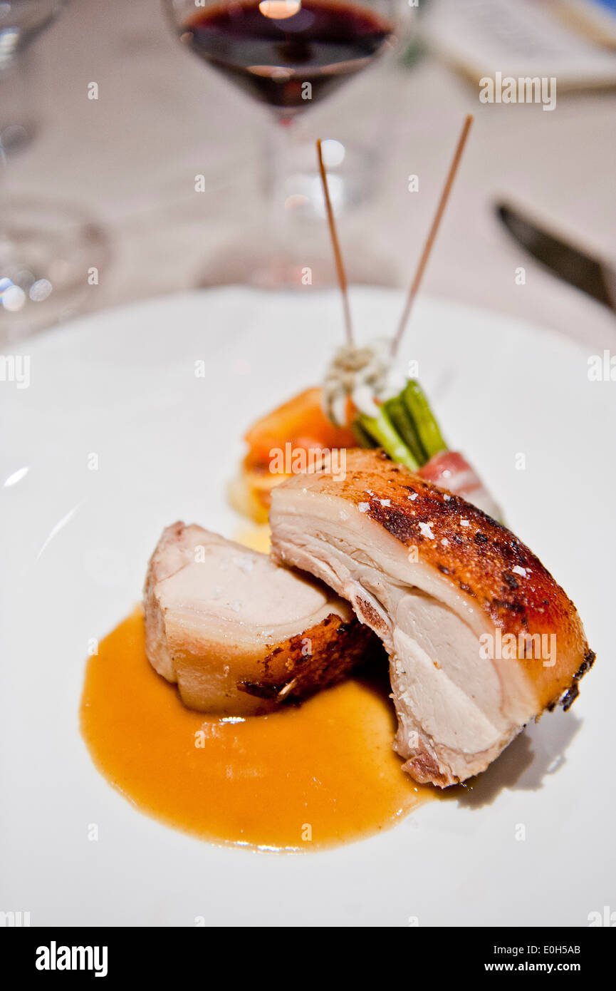Roast pig table hires stock photography and images Alamy