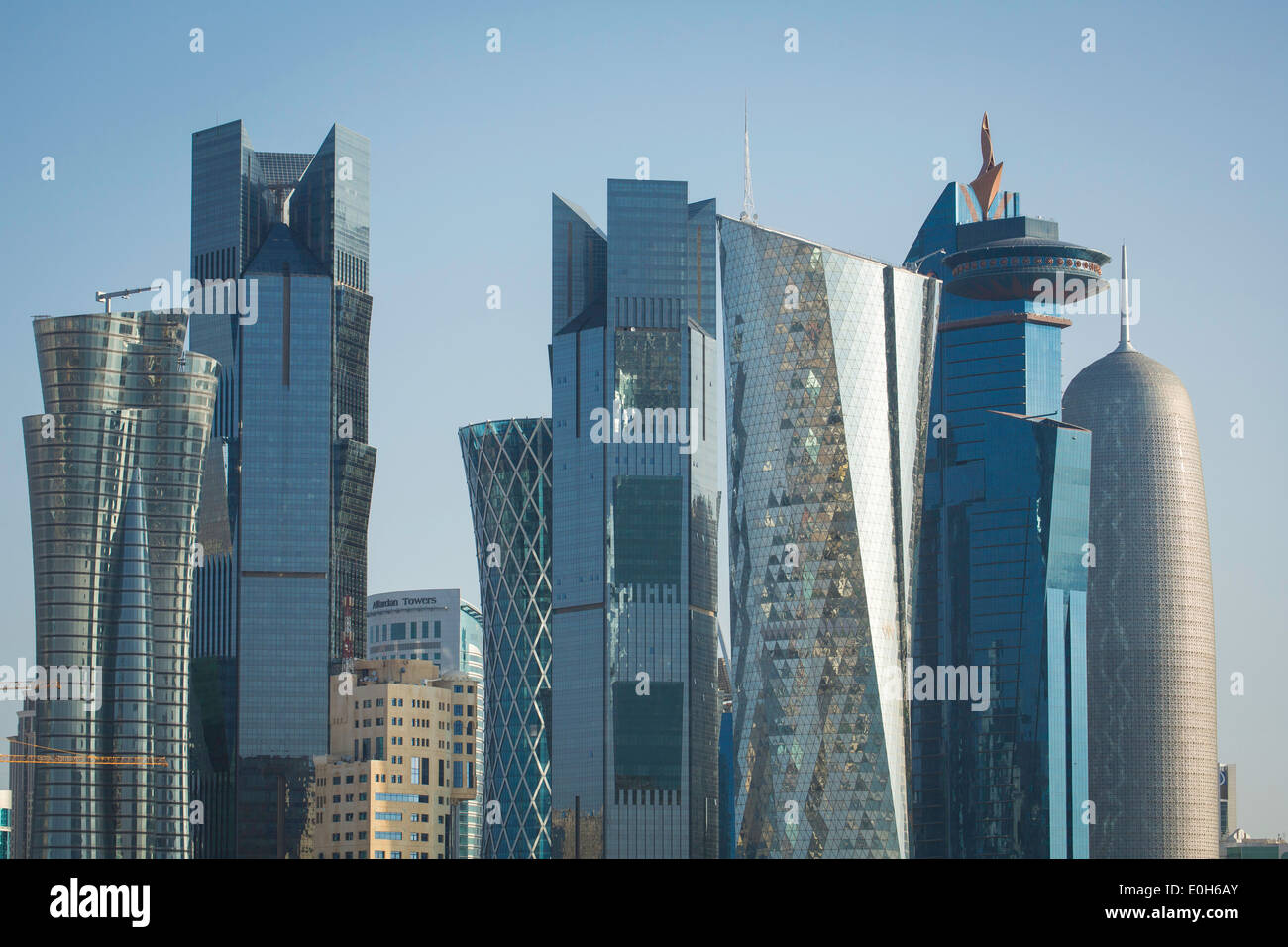 Qatar doha skyscraper east hi-res stock photography and images - Alamy