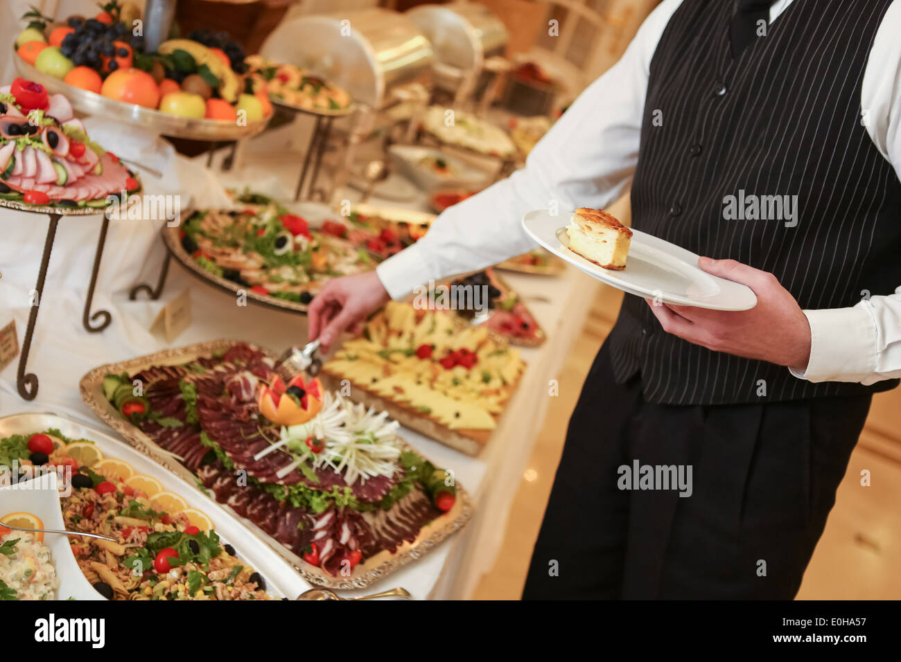 Waiter serving food plates hi-res stock photography and images - Alamy