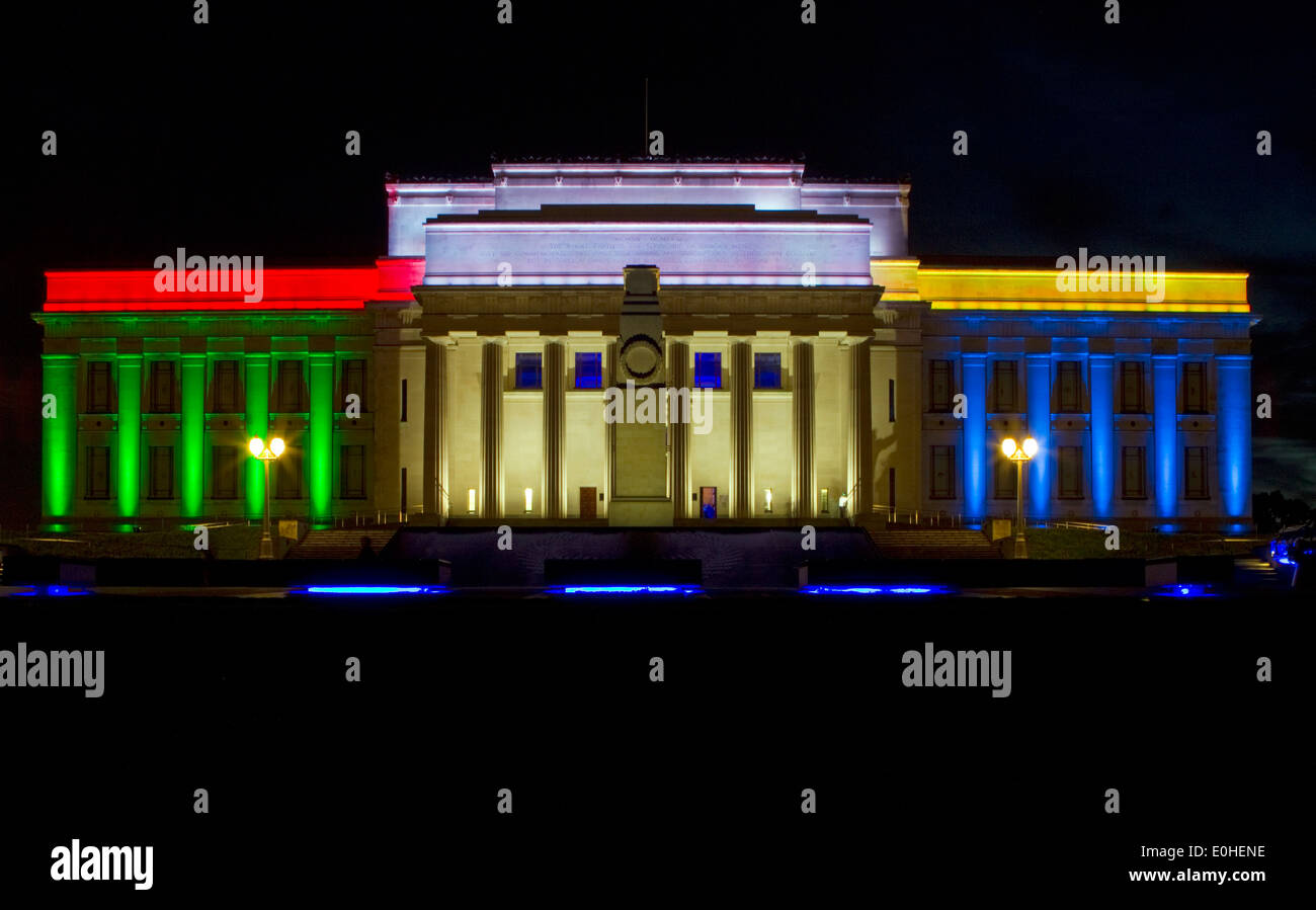 War Memorial Museum illuminated in blue, green, red and yellow to reflect the South African flag on the death of Nelson Mandela Stock Photo